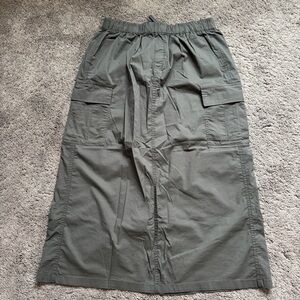 NWOT Women's Gray Cargo Skirt